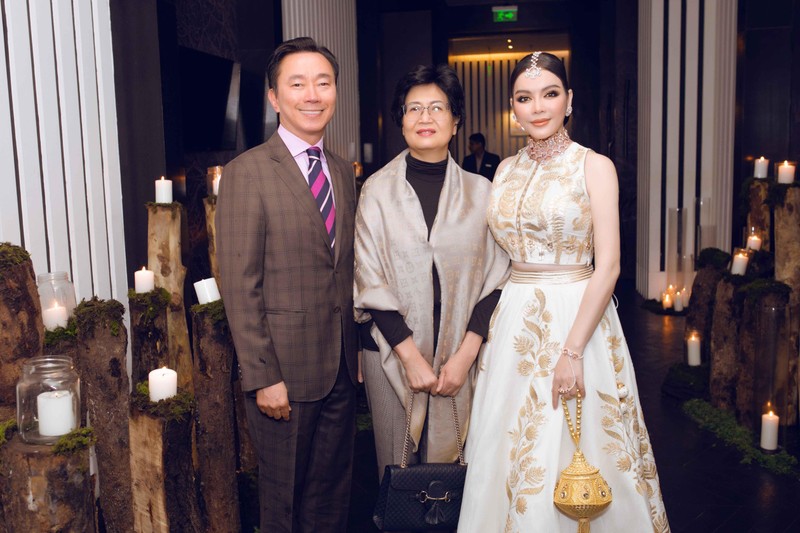 Buổi tiệc sang trọng có sự xuất hiện đặc biệt của ông Phạm Sanh Châu - Đại sứ Việt Nam tại Cộng hòa Ấn Độ, kiêm nhiệm Nepal và Bhutan cùng phu nhân đến tham dự