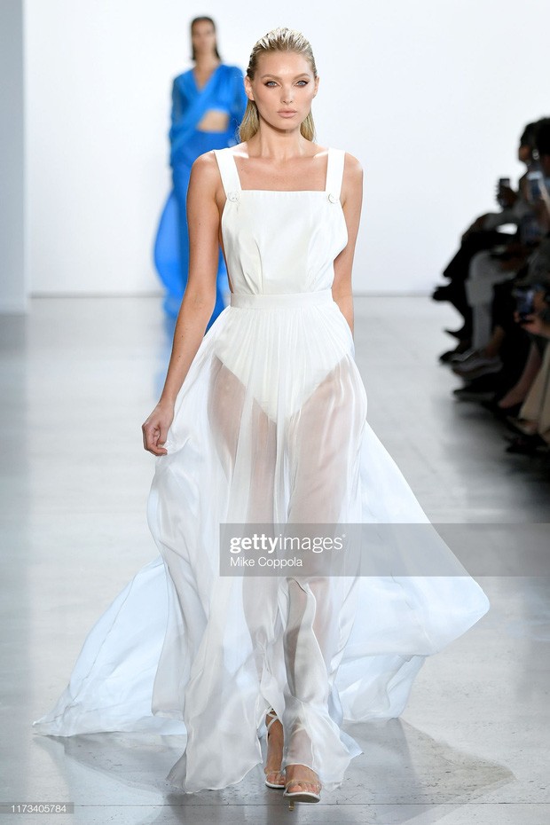 "Đi nhặt hạt sương rơi nghiêng" (Ảnh: Gettyimages)