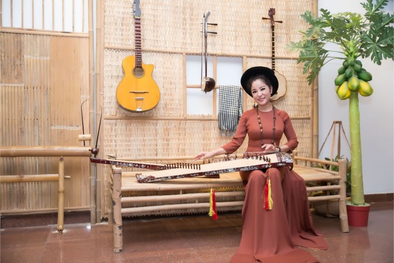 "Bà già" Thúy Nga cũng điệu đà không kém