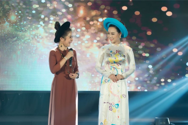 Nghệ sỹ Thúy Nga và Đại sứ Áo dài VN 2019 Trương An Xinh dự chương trình đấu giá từ thiện