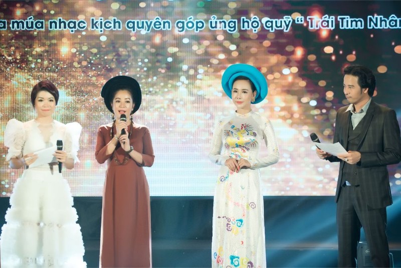 Cuối chương trình, BTC cho biết đã nhận được 230 triệu đồng ủng hộ trẻ em nghèo