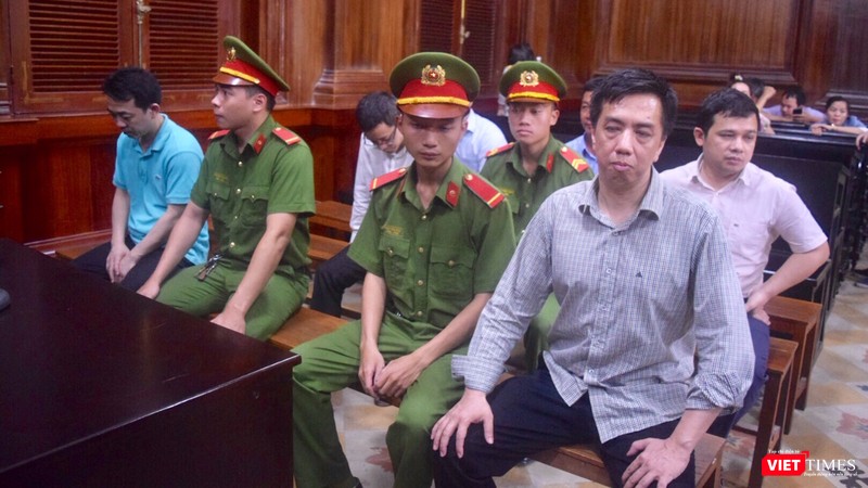 Bị cáo Võ Mạnh Cường và các bị cáo trong phần nghe đề nghị về mức án tù giam