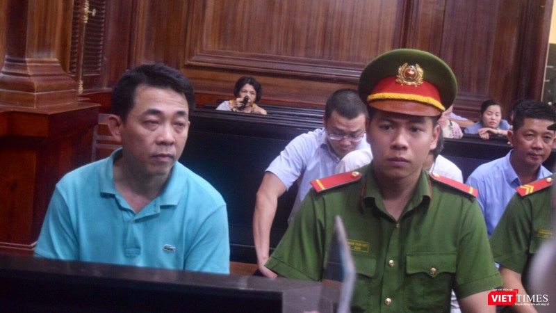 Bị cáo Nguyễn Minh Hùng gầy hơn và già đi nhiều so với hai năm trước