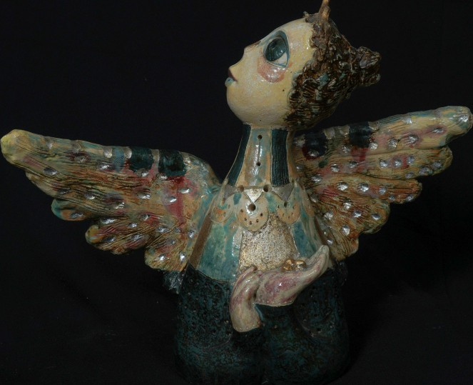 Nhân vật của Sơn có nhiều màu sắc mộng mơ (Tác phẩm gốm) Tác phẩm gốm