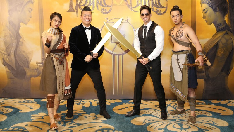 Bối cảnh lịch sử sống động khiến khách đến tham dự chương trình thích thú