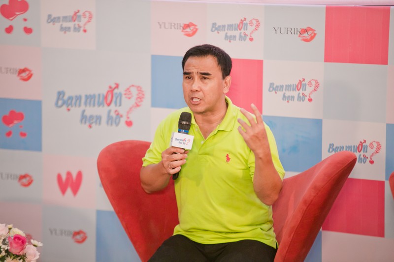 Thời trang “kỳ quặc” mùa dịch COVID-19 của sao Việt ảnh 8 Quyền Linh - Nam Thư xúc động, rơi nước mắt vì “Bạn muốn hẹn hò?“