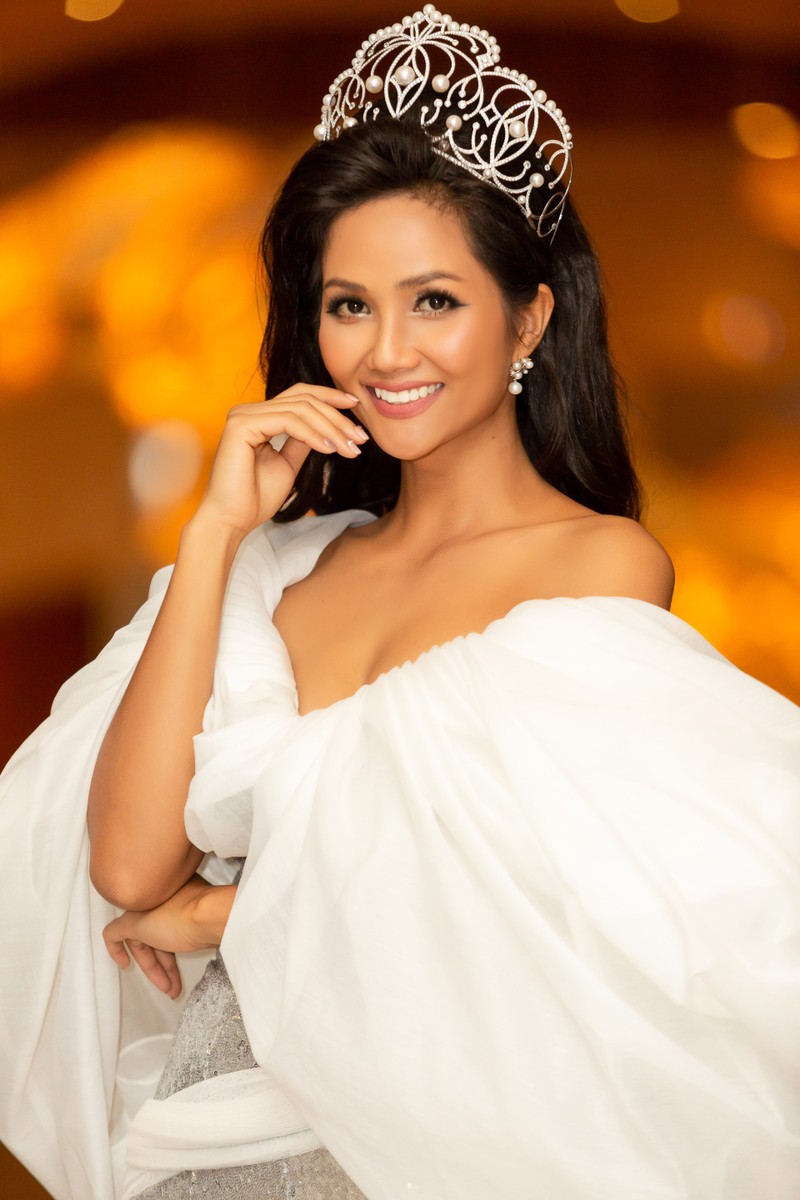 Hoa hậu H'Hen Niê sẽ làm MC cho đêm bán kết HHHV Việt Nam! 2019