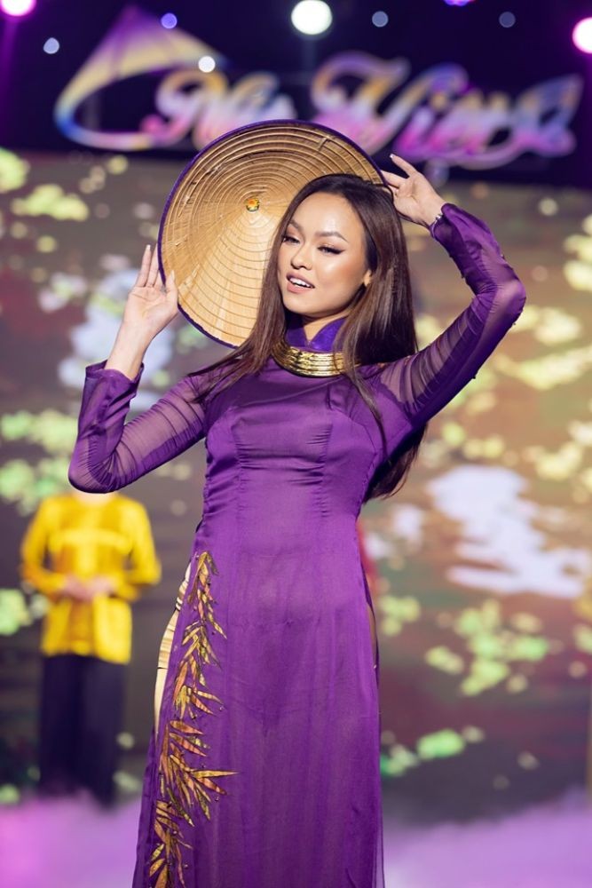 Người mẫu, diễn viên điện ảnh Mai Ngô với chiếc áo tím mộng mơ Người mẫu, diễn viên điện ảnh Mai Ngô với chiếc áo tím mộng mơ