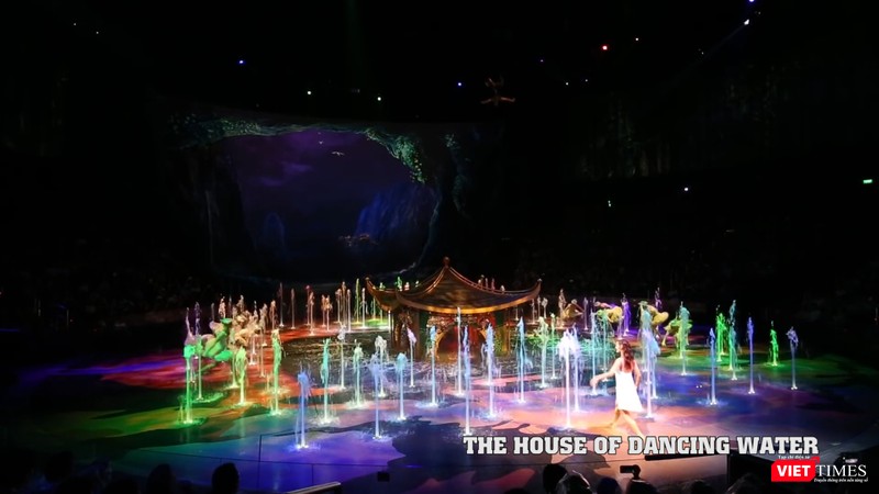 Nhà đầu tư đưa bằng chứng về việc ý tưởng thủy đình nổi lên đã dàn dựng trong nhiều show diễn