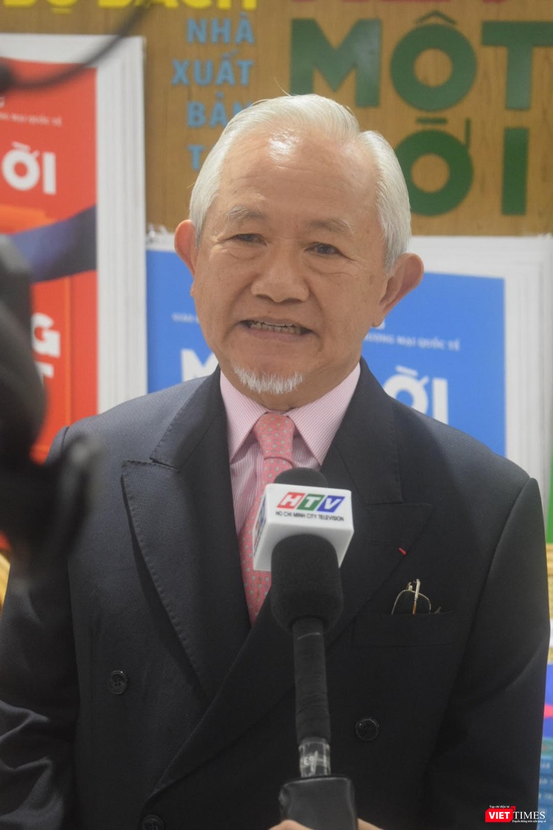 “Sách không do một triết gia viết, mà do một người yêu đời, yêu người, yêu tiến bộ và nhất là yêu dân tộc, một cách thật giản dị viết"