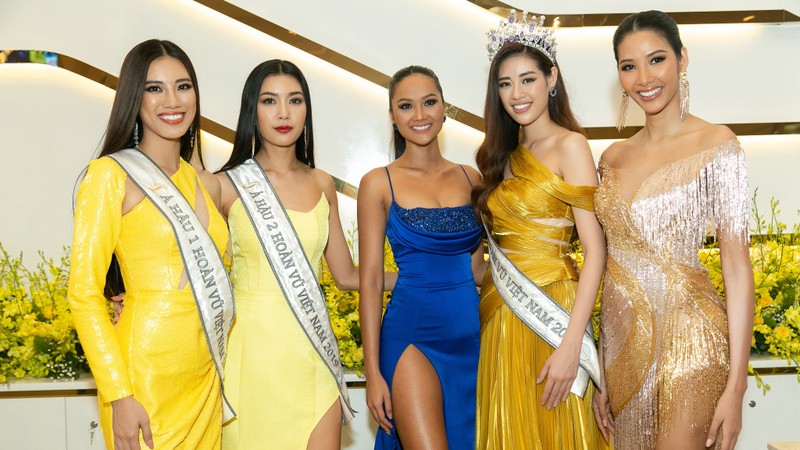 5 người đẹp lừng lẫy gặp nhau tối 12/12