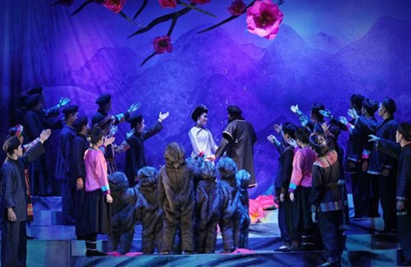 Vở cải lương “Chuyện tình Khau Vai” sau khi diễn ở phía Bắc từng có chuyến “hành hương về vùng đất thánh” của cải lương bằng đêm diễn tại Sóc Trăng, sau khi có các đêm diễn tại TP.HCM, Đồng Tháp, Cần Thơ… để lại ấn tượng đậm nét của hương vị “cải lương Bắc” đối với khán giả Nam Bộ. Vở cải lương “Chuyện tình Khau Vai” sau khi diễn ở phía Bắc từng có chuyến “hành hương về vùng đất thánh” của cải lương bằng đêm diễn tại Sóc Trăng, sau khi có các đêm diễn tại TP.HCM, Đồng Tháp, Cần Thơ… để lại ấn tượng đậm nét của hương vị “cải lương Bắc” đối với khán giả Nam Bộ.