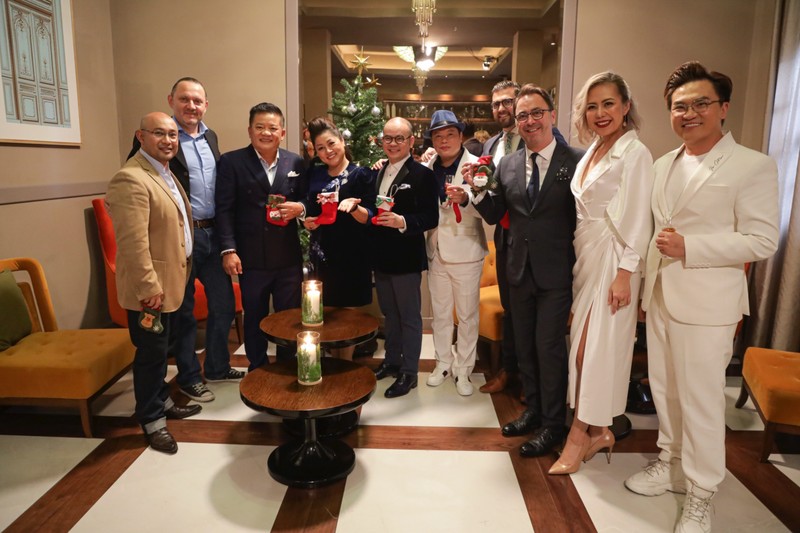 Các giám khảo chính và giám khảo khách mời của chương trình Chung kết