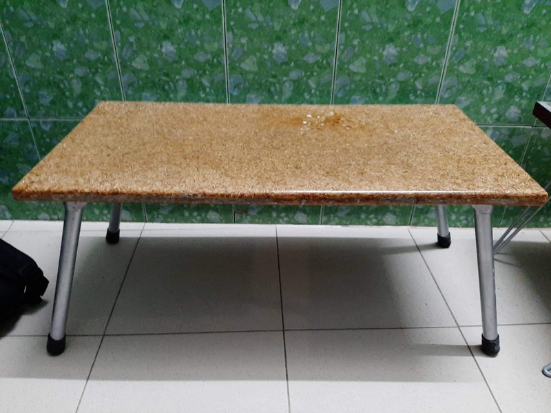 Chiếc bàn từ vỏ trấu do nhóm 5 bạn trẻ sinh viên năm thứ nhất ĐH Bách Khoa TP.HCM chế tạo Chiếc bàn từ vỏ trấu do nhóm 5 bạn trẻ chế tạo