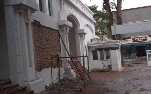 Hình ảnh không đẹp khi buộc phải sử dụng giải pháp gỡ bỏ như thế này - Ảnh: Nguyệt Hà Hình ảnh không đẹp khi buộc phải sử dụng giải pháp gỡ bỏ như thế này - Ảnh: Nguyệt Hà