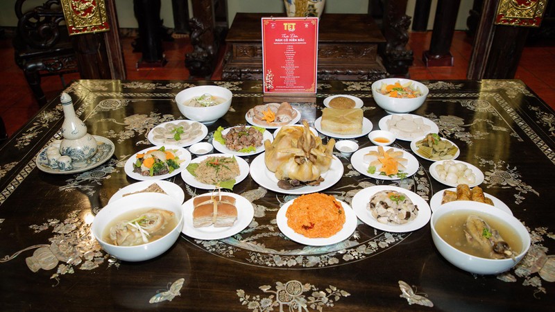 Mâm cơm đón Tết