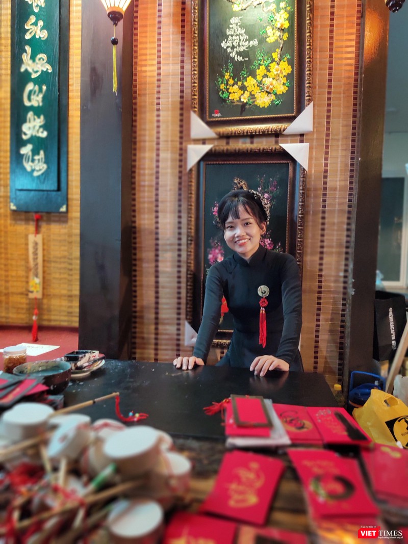 Những nữ thư pháp gia ở phố ông đồ rất được công chúng yêu mến