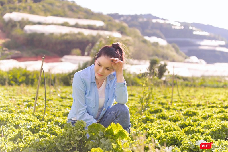 Dù mướt mồ hôi nhưng kiều nữ vẫn xinh đẹp rạng rỡ Dù mướt mồ hôi nhưng kiều nữ vẫn xinh đẹp rạng rỡ