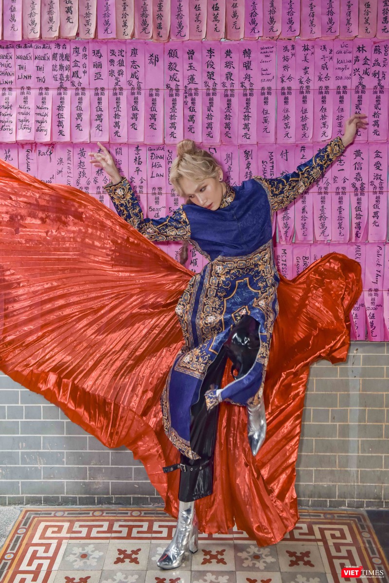 Vio Hồ với những màn tạo dáng xuất thần khiến khán giả không khỏi xuýt xoa