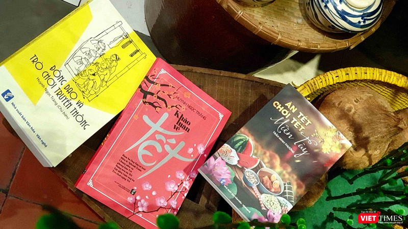 Khảo luận về Tết của nhà nghiên cứu Huỳnh Ngọc Trảng mang lại cái nhìn tổng quan về Tết