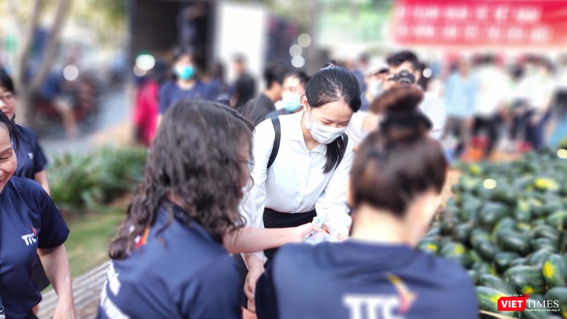 Chung tay hỗ trợ nông dân Gia Lai tiêu thụ 20 tấn dưa hấu Hỗ trợ nông dân Gia Lai tiêu thụ 20 tấn dưa hấu