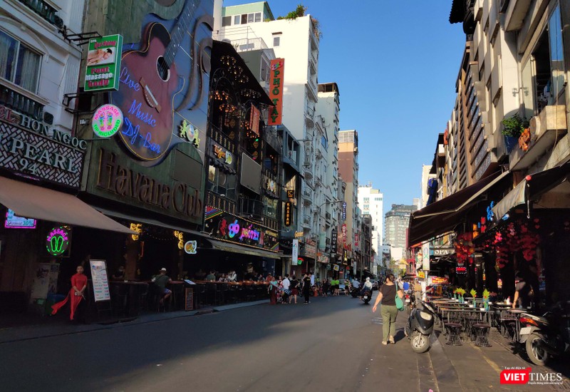 Phố Tây Bùi Viện vắng tanh vì bị virus Corona đe dọa