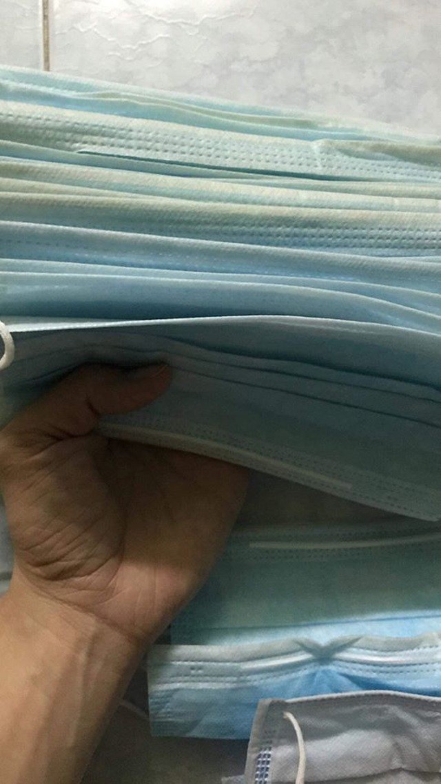 Bằng chứng về hộp khẩu trang xỉn màu, nghi là dùng rồi được ca sĩ Pha Lê ghi lại trên trang cá nhân