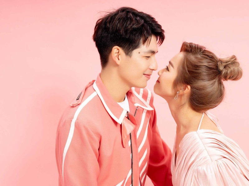 Khả Ngân, Quốc Anh tình tứ 