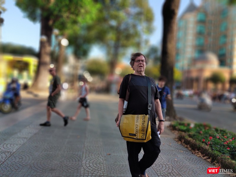 Không đeo khẩu trang vì không sợ dịch bệnh COVID-19? Không đeo khẩu trang vì không sợ dịch bệnh COVID-19?