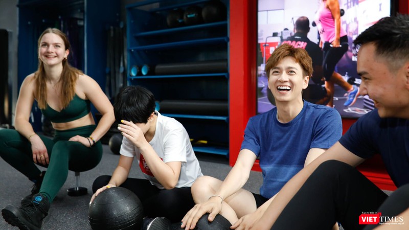 Ca sĩ Ngô Kiến Huy “âu yếm” gọi virus Corona là “bé Na”