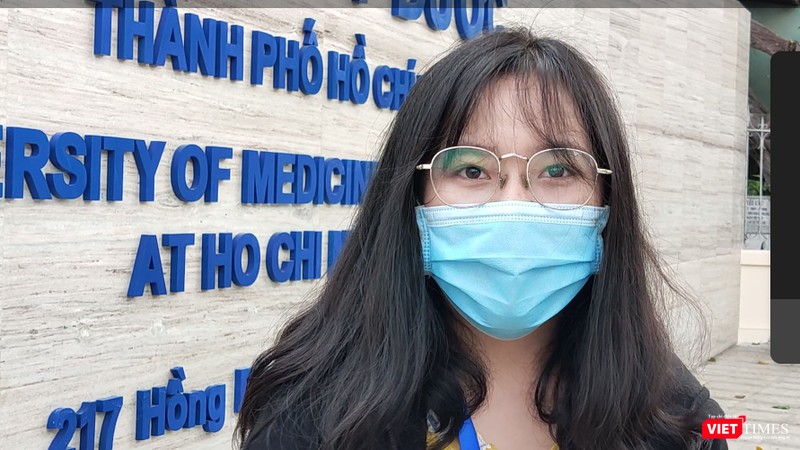 Sinh viên ĐH Y Dược TP.HCM đi học giữa lúc dịch COVID-19 căng thẳng