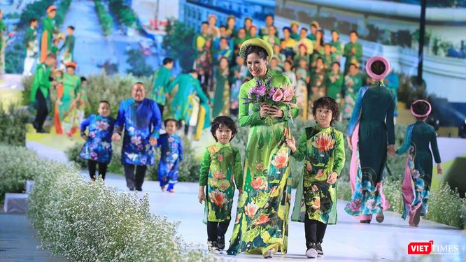 NSƯT Vân Khánh lộng lẫy áo dài, đẹp thoát tục bên dấu xưa thời gian ảnh 6 TP.HCM: Buộc phải hoãn Lễ hội Áo dài 2020 vì dịch bệnh COVID-19