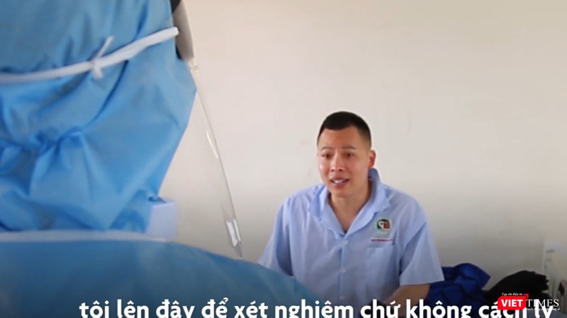 Vũ Khắc Tiệp phản ứng ồn ào về chuyện bị đưa đi cách ly (Ảnh chụp lại màn hình video đã đăng tải trên Zing)