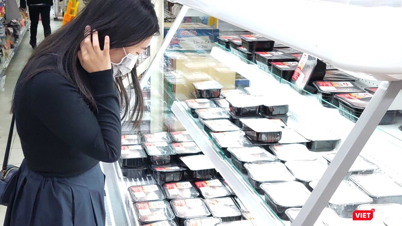 Dự trữ thực phẩm, mối lo khi đối phó dịch bệnh COVID-19 (Ảnh: Hòa Bình) 