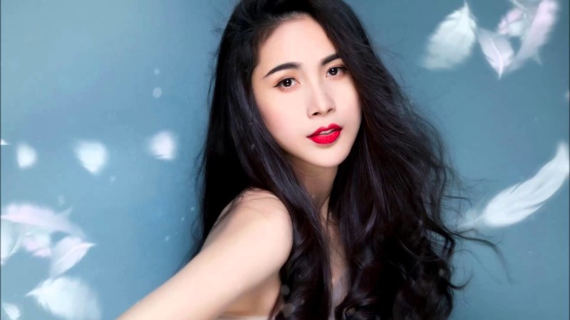 Ca sĩ Thủy Tiên, bà xã của cựu cầu thủ Công Vinh (Ảnh: FBNV) 