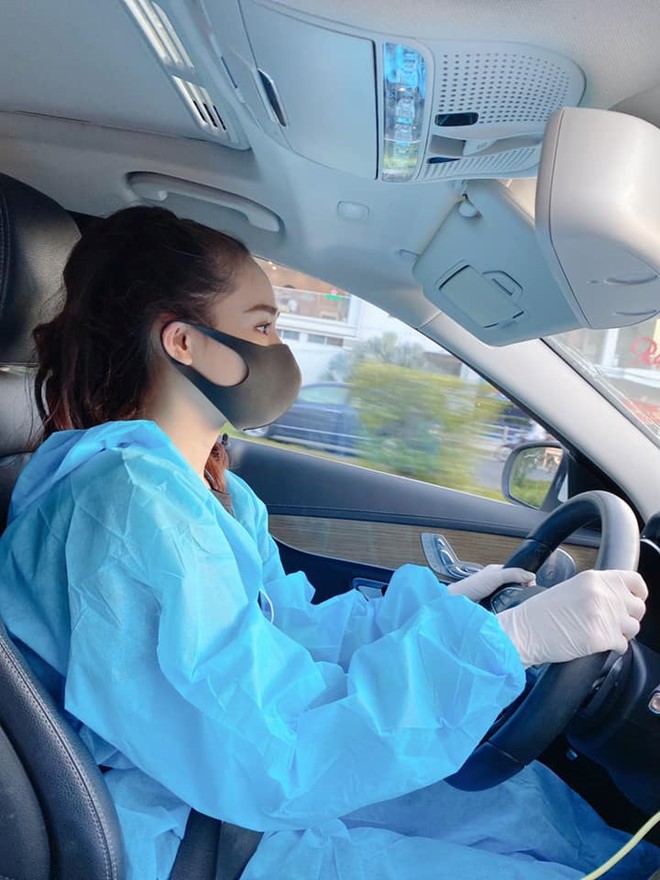 Nhã Phương diện đồ kín bưng ra phố Nhã Phương diện đồ kín bưng ra phố