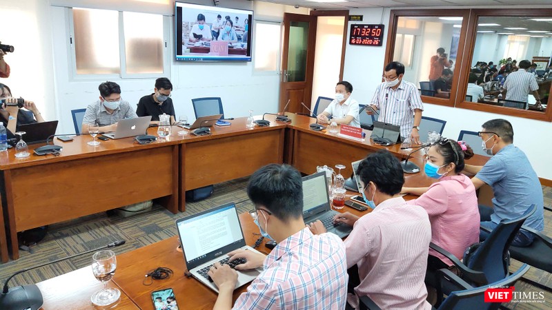 Ông Nguyễn Văn Khanh, trưởng phòng Báo chí (Sở Thông tin Truyền thông TP.HCM) tại cuộc họp chiều 16/3 (Ảnh: Hòa Bình)