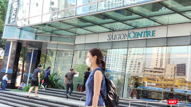 Lãnh đạo TP.HCM yêu cầu triển khai nghiêm quy định đeo khẩu trang tại không gian công cộng (Ảnh: Hòa Bình) 