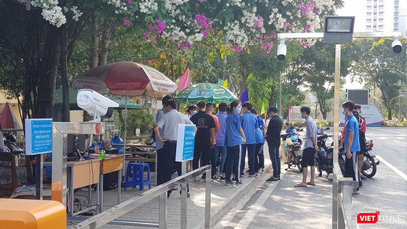 SV tình nguyện vào khu vực cách ly để tập huấn nghiệp vụ, chuẩn bị đón người nhập cảnh từ sân bay về SV tình nguyện vào khu vực cách ly để tập huấn nghiệp vụ, chuẩn bị đón người nhập cảnh từ sân bay về