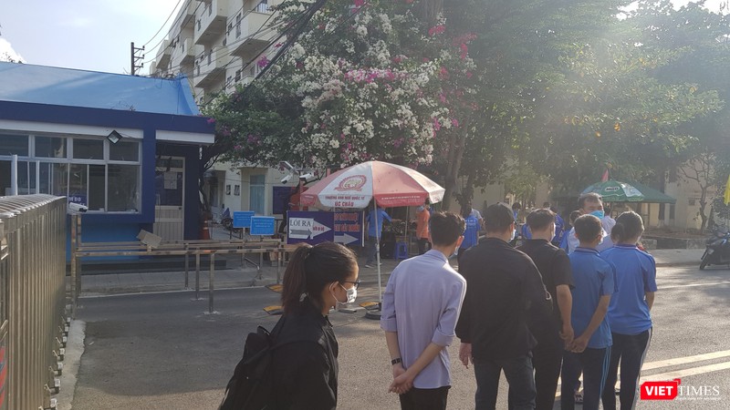 Hiện tại chỉ còn các SV tình nguyện được phép vào khu vực KTX Hiện tại chỉ còn các SV tình nguyện được phép vào khu vực KTX