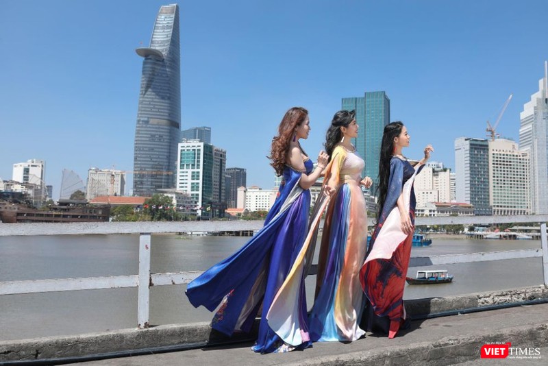 NSƯT Vân Khánh lộng lẫy áo dài, đẹp thoát tục bên dấu xưa thời gian ảnh 5 Nhóm Phù sa, diễn viên điện ảnh Đinh Y Nhung lộng lẫy trong áo dài