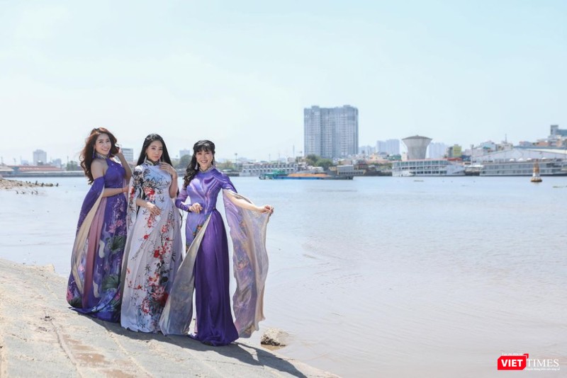 Các ca sĩ nhóm Phù Sa đẹp lộng lẫy với tà áo quê hương Các ca sĩ nhóm Phù Sa đẹp lộng lẫy với tà áo quê hương