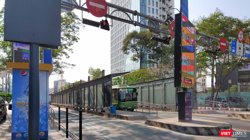 Những chuyến xe bus cuối cùng chiều 27-3 (Ảnh: Hòa Bình) 