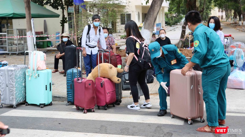 6.300 người may mắn vui vẻ rời khu cách ly tập trung Ký túc xá ĐHQG TP.HCM