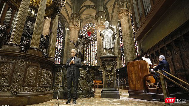 Nam danh ca hát giữa tâm dịch nước Ý gửi nguyện cầu thế giới vượt qua đại dịch