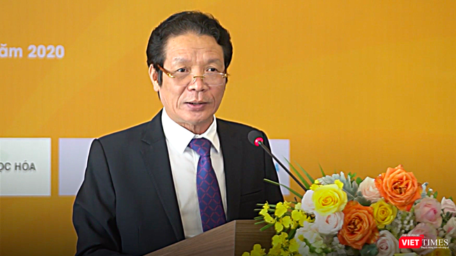 Trấn Thành ăn diện ngồi nhà mong mọi người: “Đừng ăn mừng, đừng đi bão, đừng tiệc tùng khi hết cách ly” ảnh 3 Tránh dịch COVID-19, hội sách trực tuyến quốc gia kỳ vọng đón 10 triệu người đọc