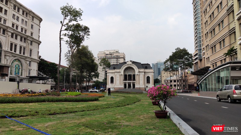 Toàn bộ mặt bằng bên trên Ga Metro trung tâm vừa được trả lại cảnh quan sạch đẹp trước dịp Tết Độc Lập 30/4 (Ảnh: Hòa Bình) 