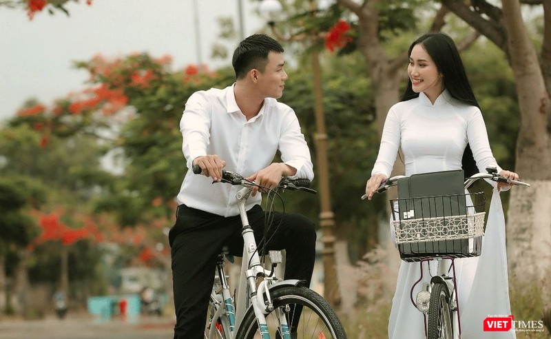 Phượng là một góc trời trong mỗi tấm ảnh kỷ yếu đã cũ xưa..