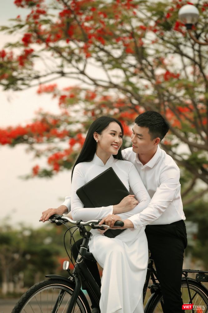 Có cả những giây phút ngập ngừng luyến tiếc khôn nguôi…