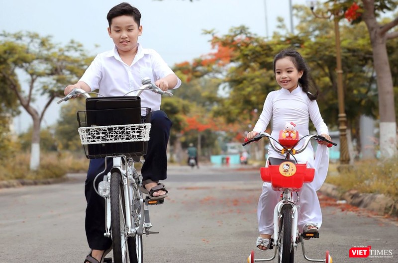 Diễn xuất tự nhiên, trong trẻo của cặp mẫu nhí về tuổi học trò hồn nhiên